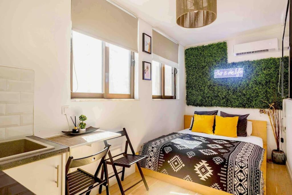 Downtown 22Sqm Green Nest King-Size Bed Athena Bagian luar foto