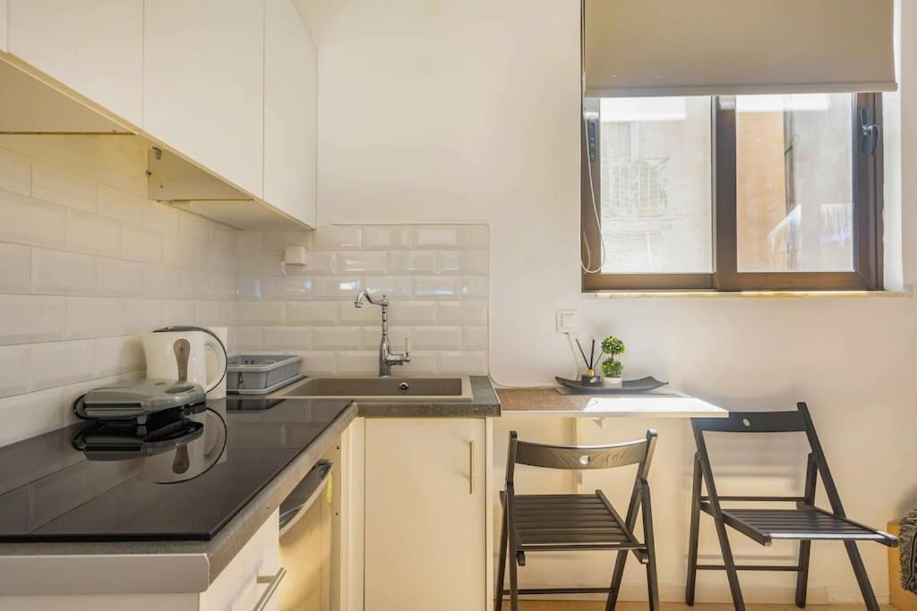 Downtown 22Sqm Green Nest King-Size Bed Athena Bagian luar foto